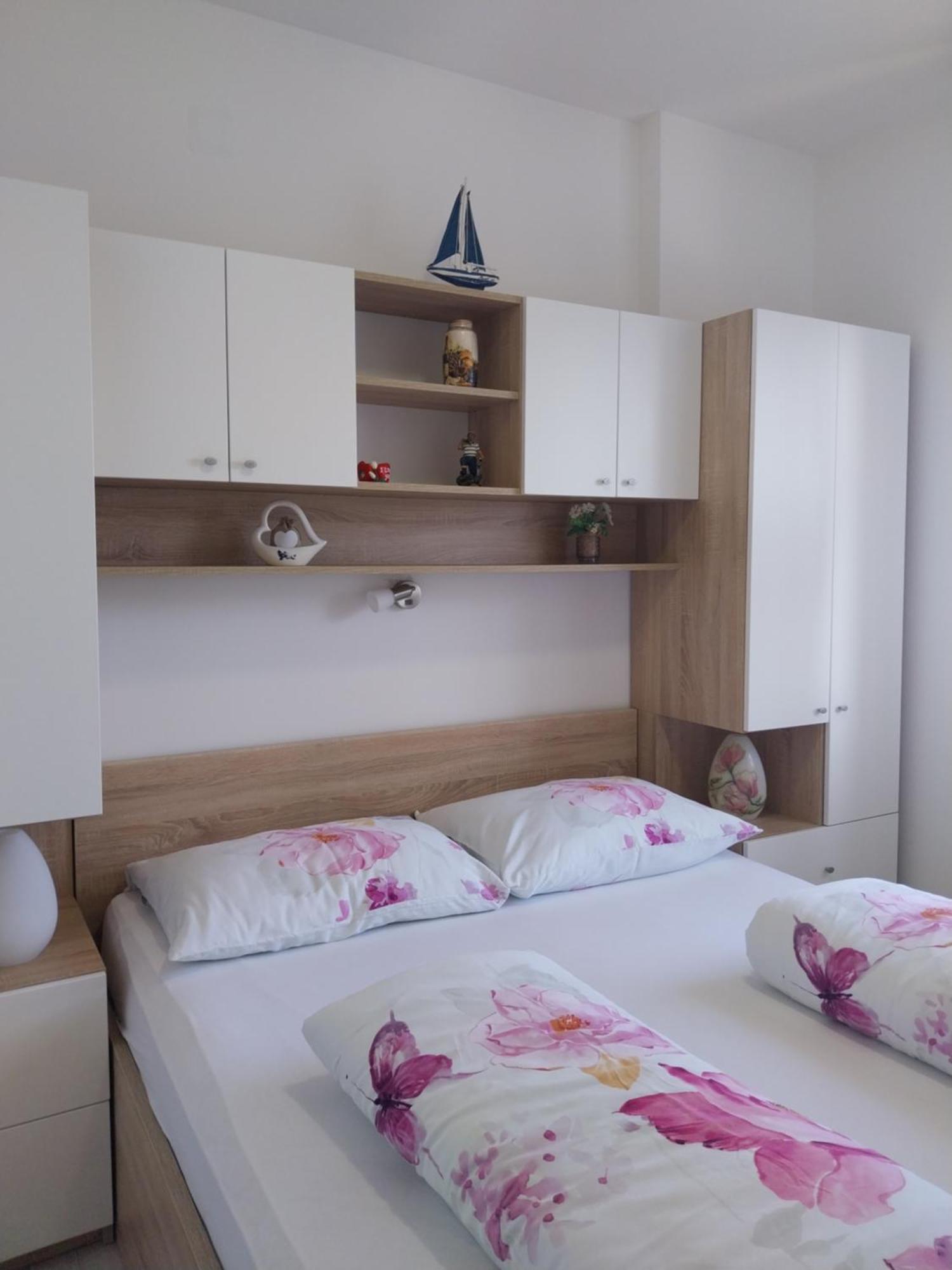 Guest House Lavanda 4 니바이스 외부 사진